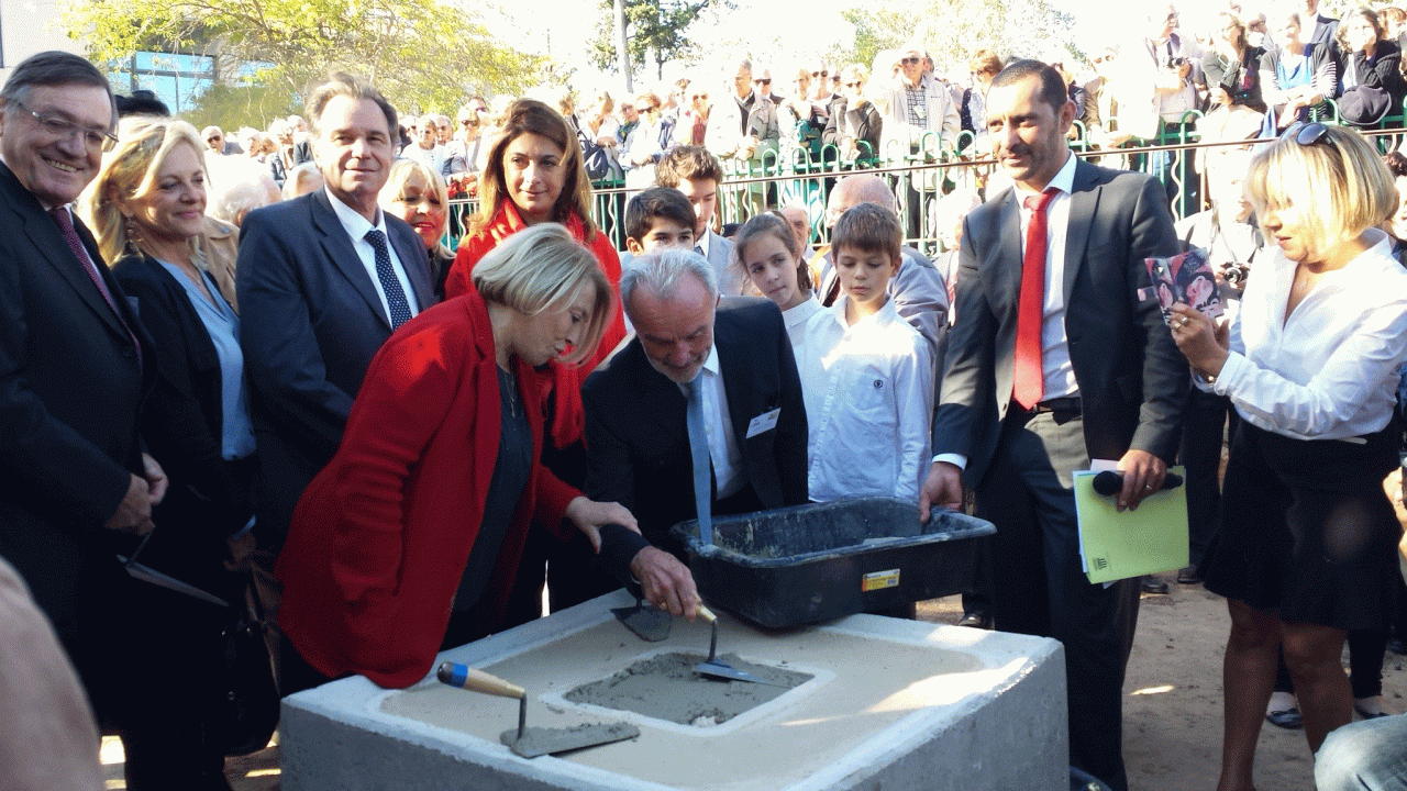 Pose de la première pierre