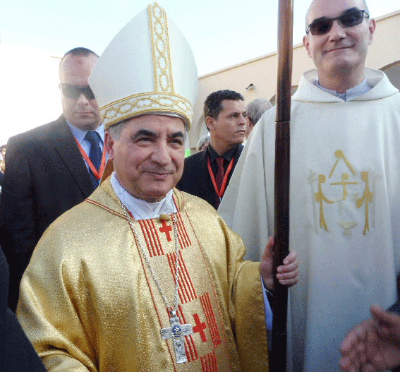 Cardinal Giovanni Angelo Becciu, envoyé du Pape et le Père Trappiste Thomas Georgeon