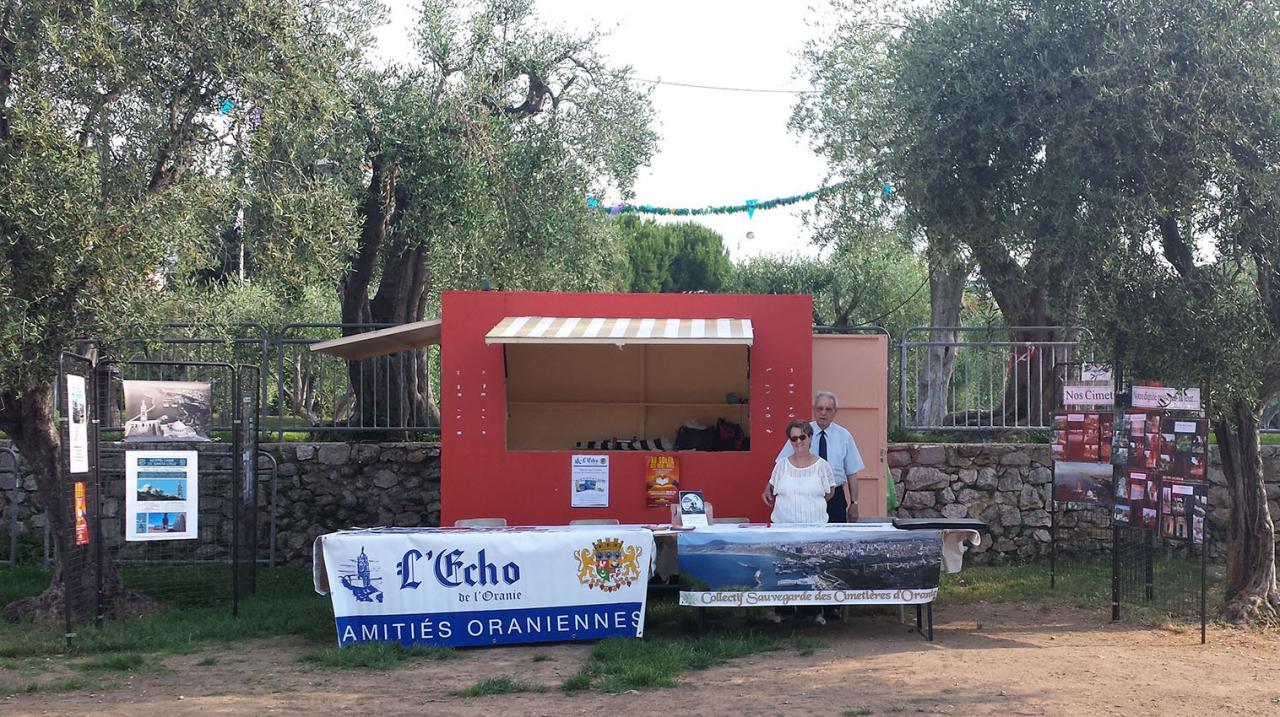 Stands de Écho de l'Oranie et du CSCO