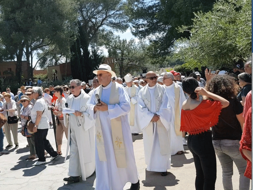 Procession - Photo Nicole Botella