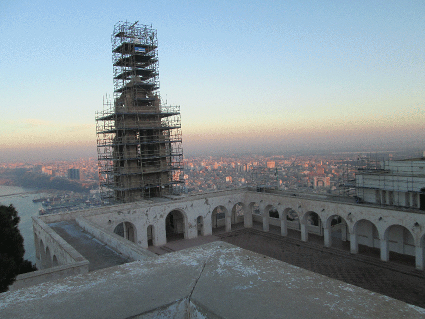Vue sur la tour de la Vierge