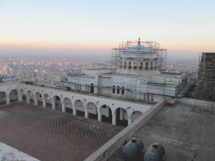 Vue sur la basilique en travaux